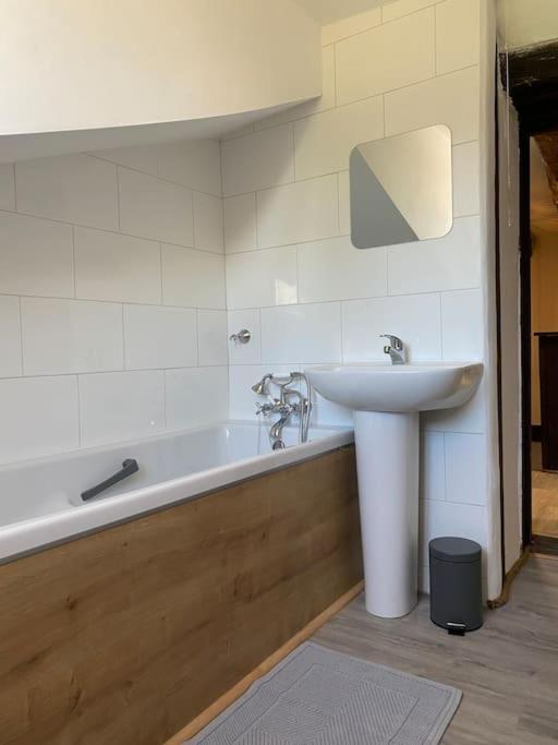 Spacious 1 Bed Home With Shared Pool Champagnac-la-Rivière Esterno foto