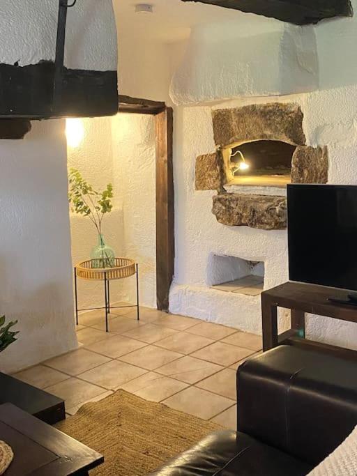 Spacious 1 Bed Home With Shared Pool Champagnac-la-Rivière Esterno foto