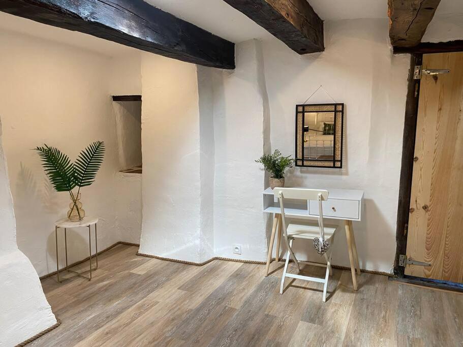 Spacious 1 Bed Home With Shared Pool Champagnac-la-Rivière Esterno foto