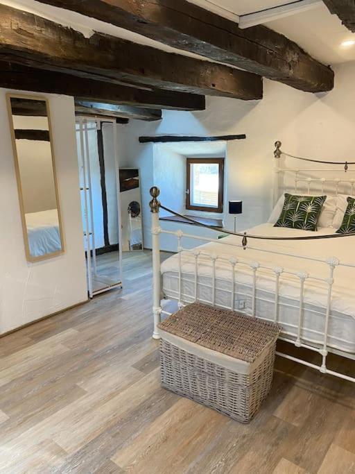 Spacious 1 Bed Home With Shared Pool Champagnac-la-Rivière Esterno foto